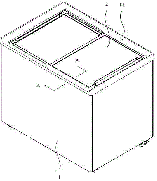 Freezer and operating method for doors of freezer