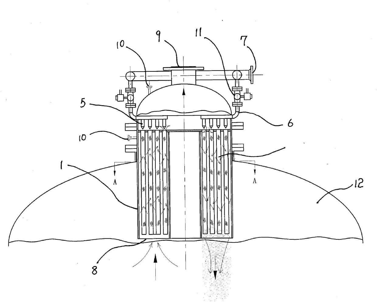 Embedded type automatic blowback filter at top of catalyst tank