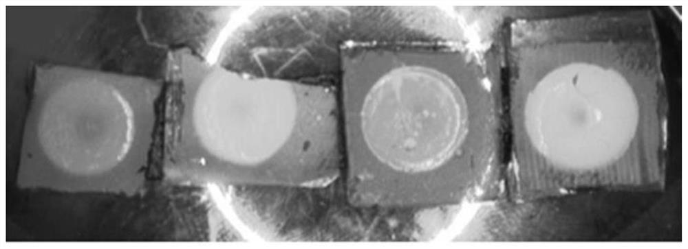 Hexagonal radial photonic crystal film without obvious defects and preparation method thereof