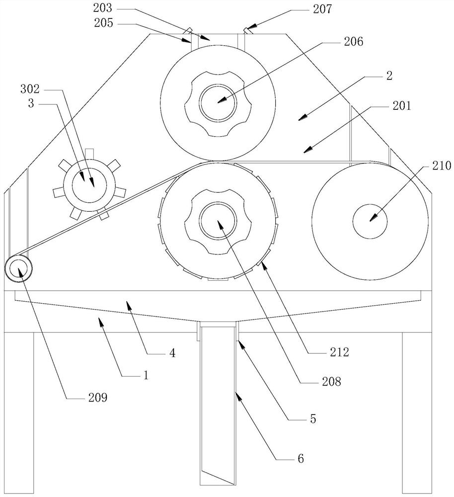 A pharmaceutical packaging plastic bottle aluminum foil sealing pad cutting device