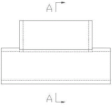 A capillary irrigation device in which flat plates are closely laminated and combined with a tube body