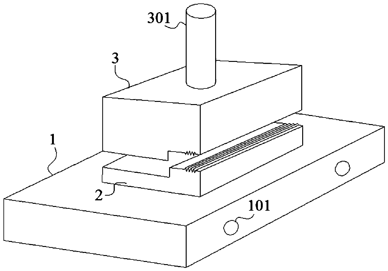 Needle wire stamping die device with sawtooth tail end and stamping die method