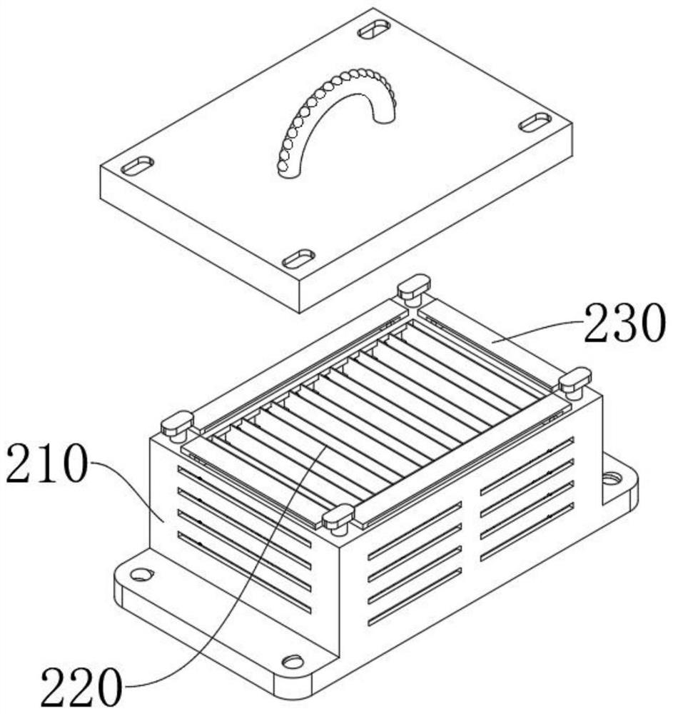 Lithium battery pack fixing device based on local heat dissipation