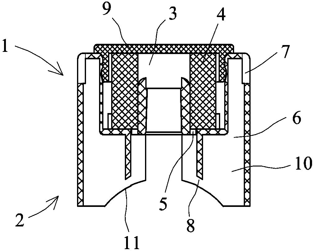 Filtering device and corresponding vacuum adjusting device