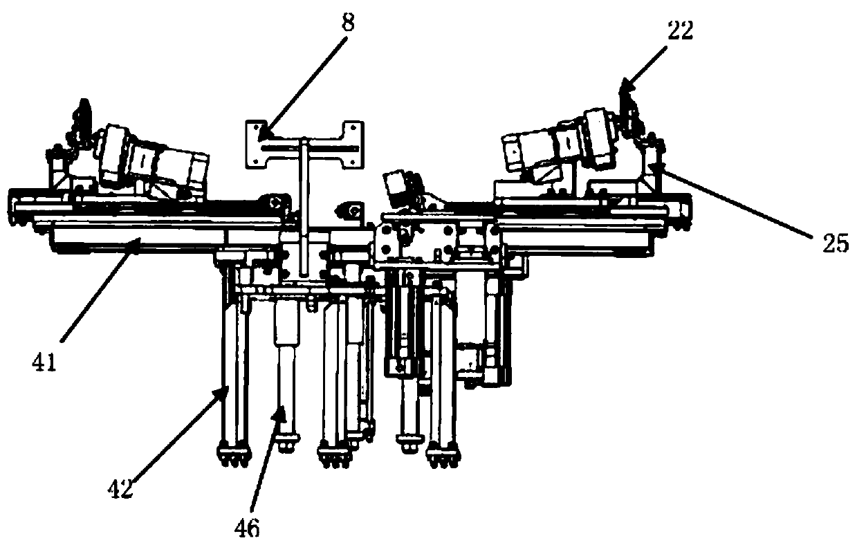 Flexible feeding and discharging mechanism