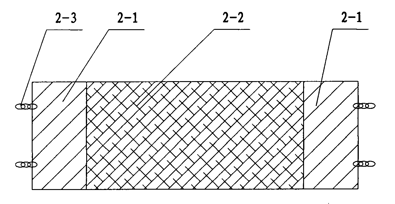 Floating shore-protection structure of inland river