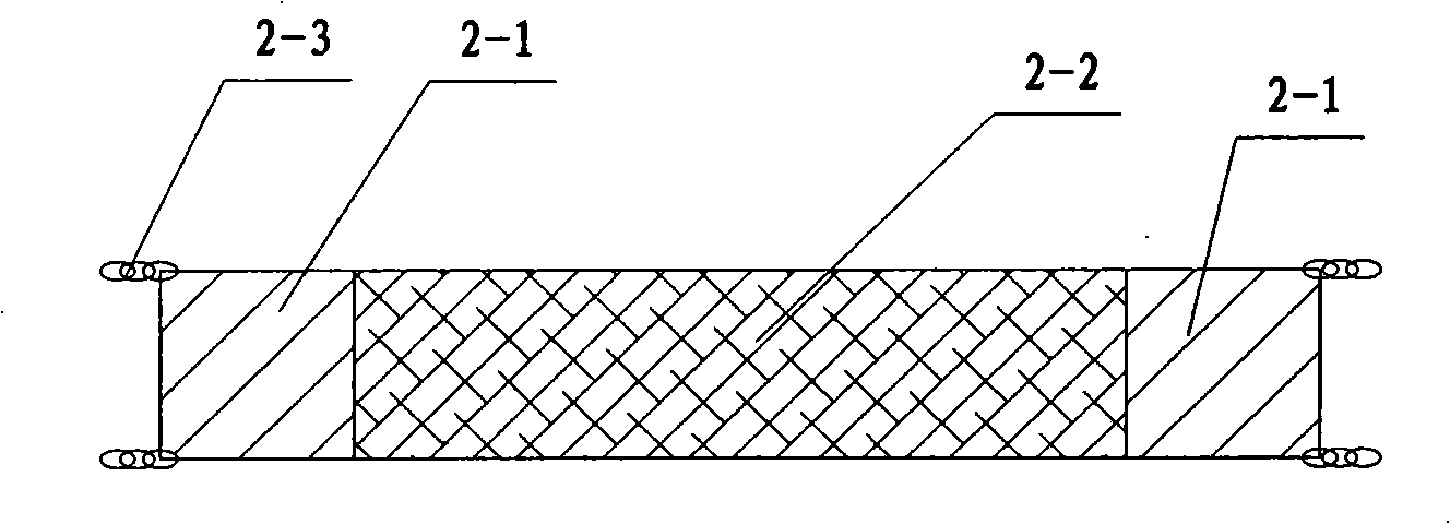 Floating shore-protection structure of inland river