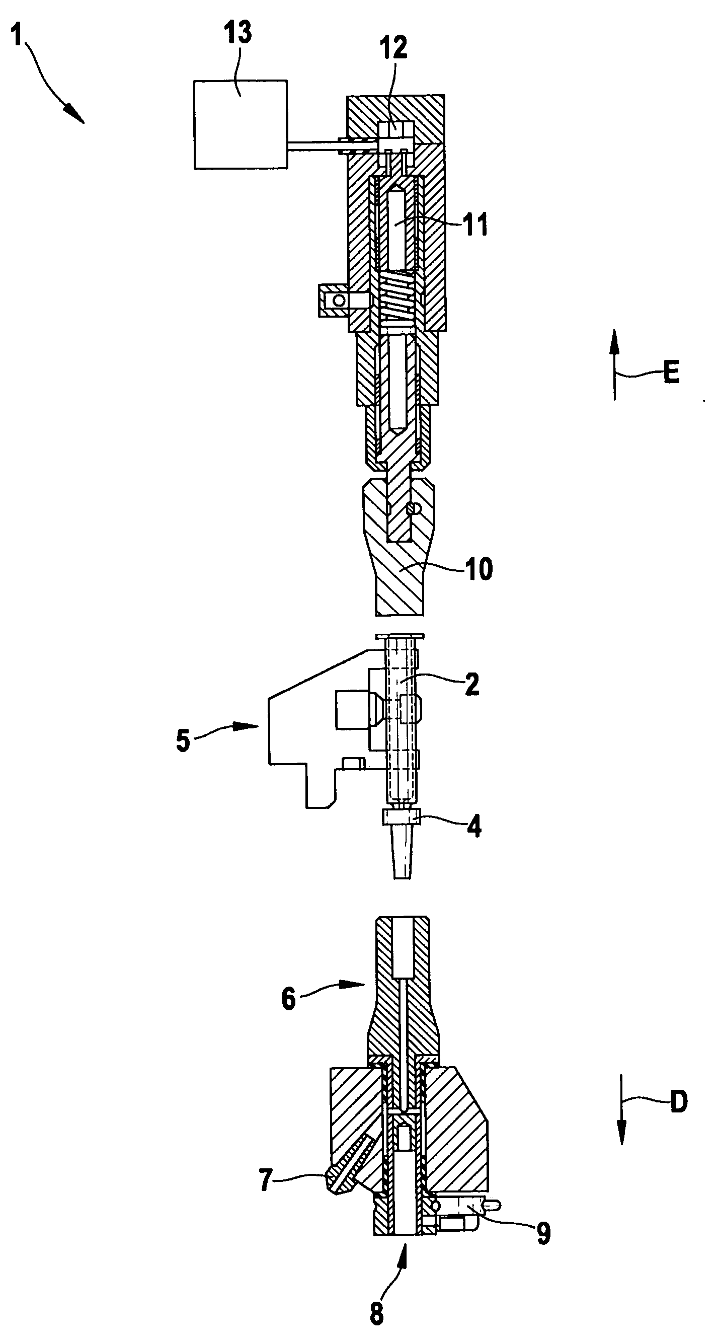 Device and method for mounting a needle guard on a syringe body