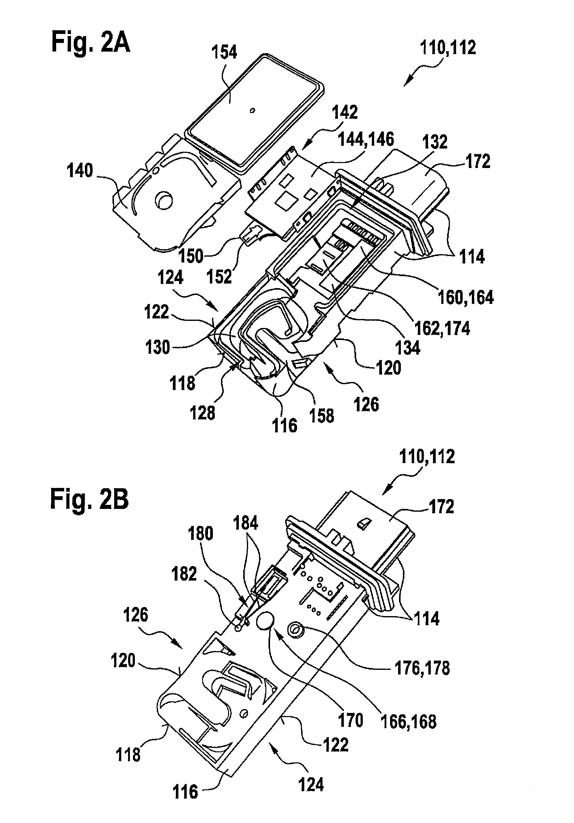 Sensor device for detecting a flow property of a fluid medium