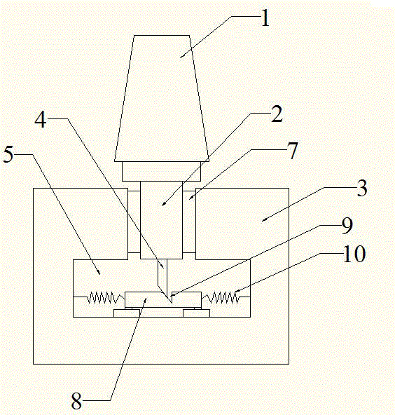 Yarn releasing roll mechanism