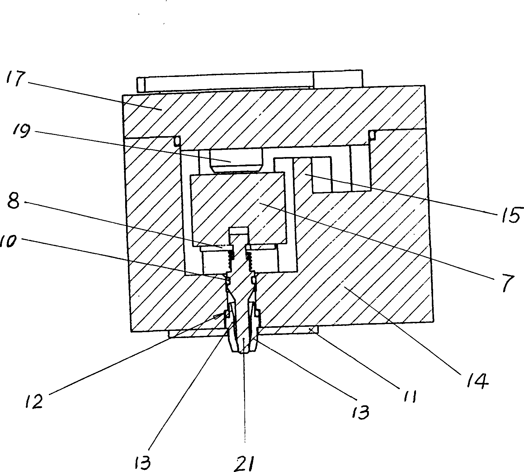 Multi-valve linkage glue-spraying device