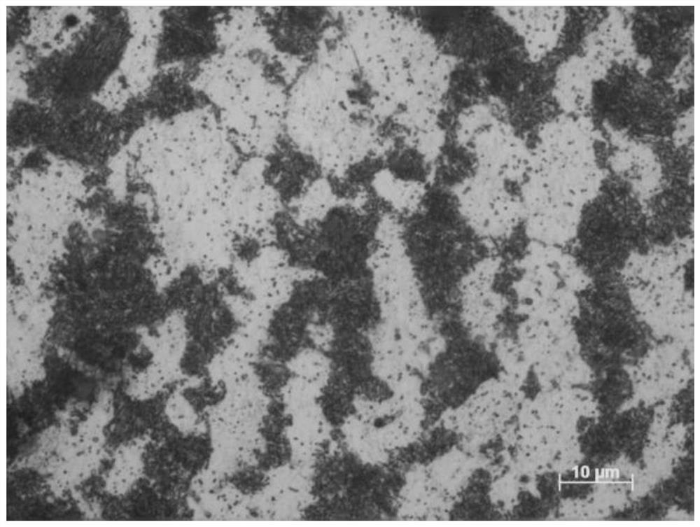 High-strength seamless steel pipe with good fatigue resistance and manufacturing method thereof