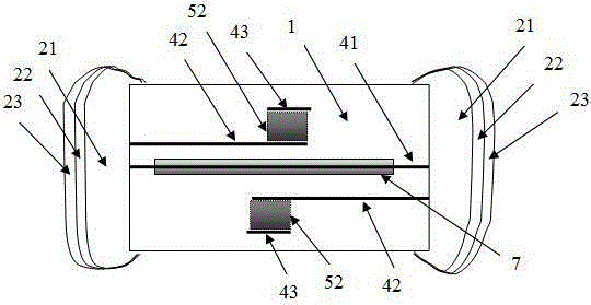 Surface-mounted overvoltage and overcurrent protection device and manufacturing method thereof