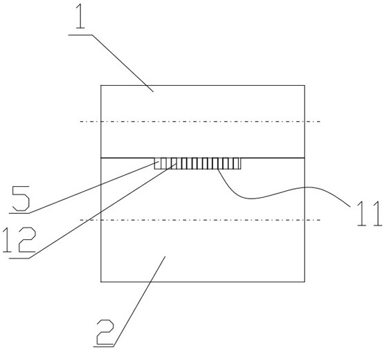 Gluing device and gluing method for large-size flower type reflective patterns