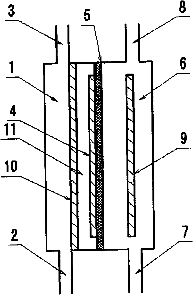 Aqueous solution and method of prolonging life of residual chlorine in aqueous solution