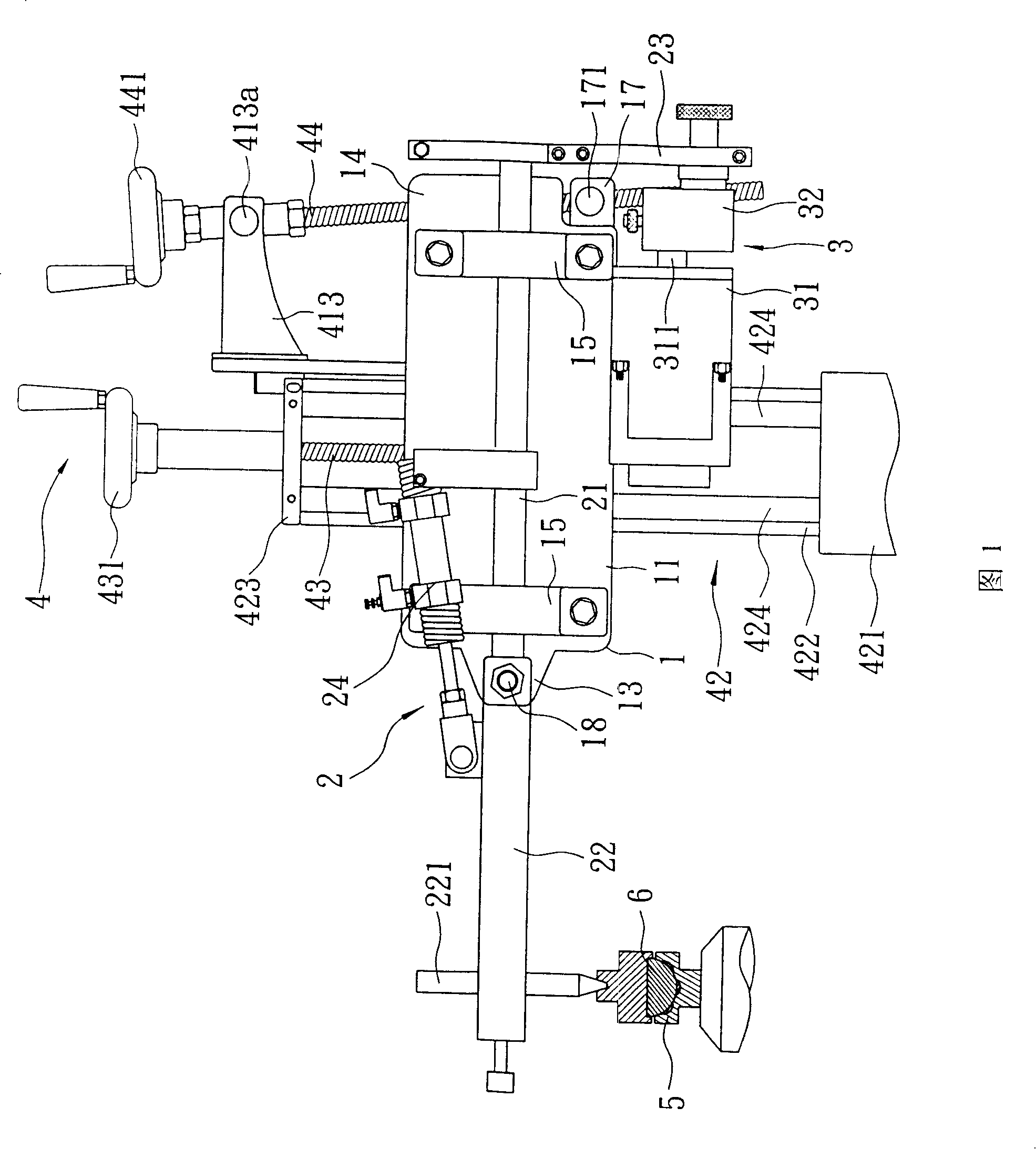 Adjustable lens grinding device according to lens centre and arc radius