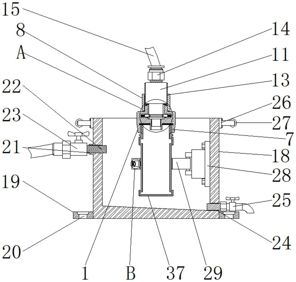 Pressure-resistant air leakage detection device provided with limiting structure and used for plastic bottle