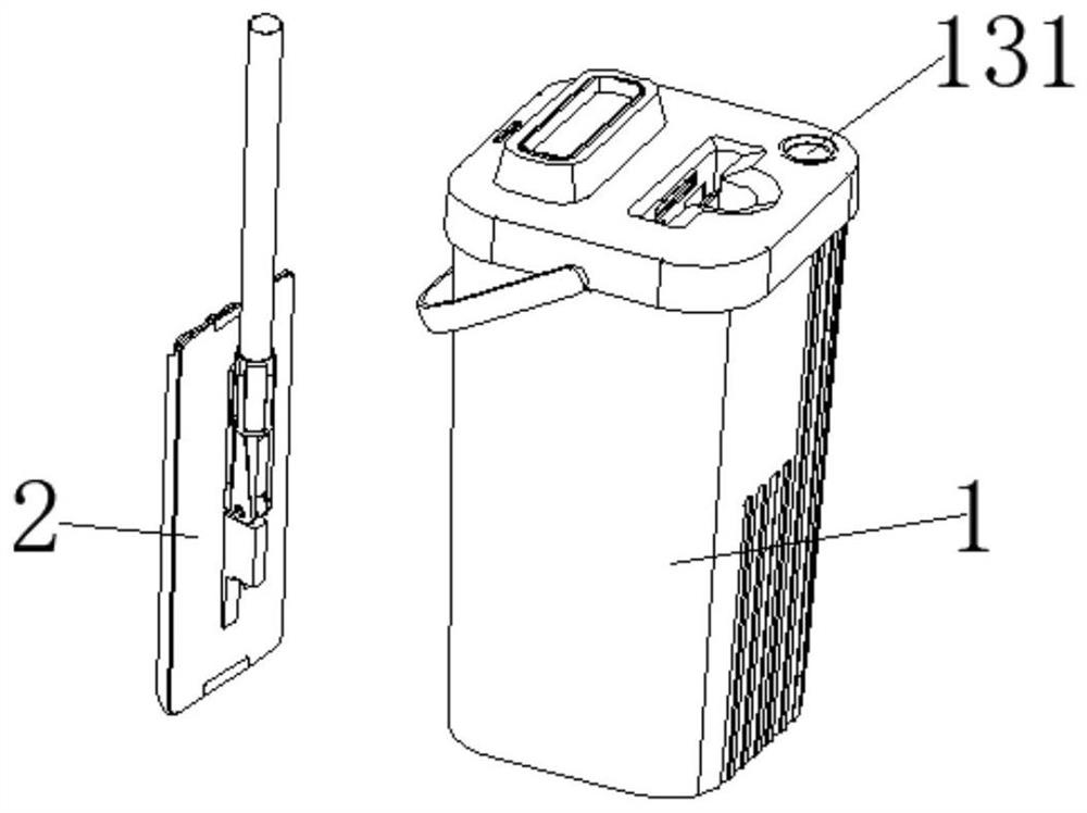 Mop cleaning tool capable of spraying water