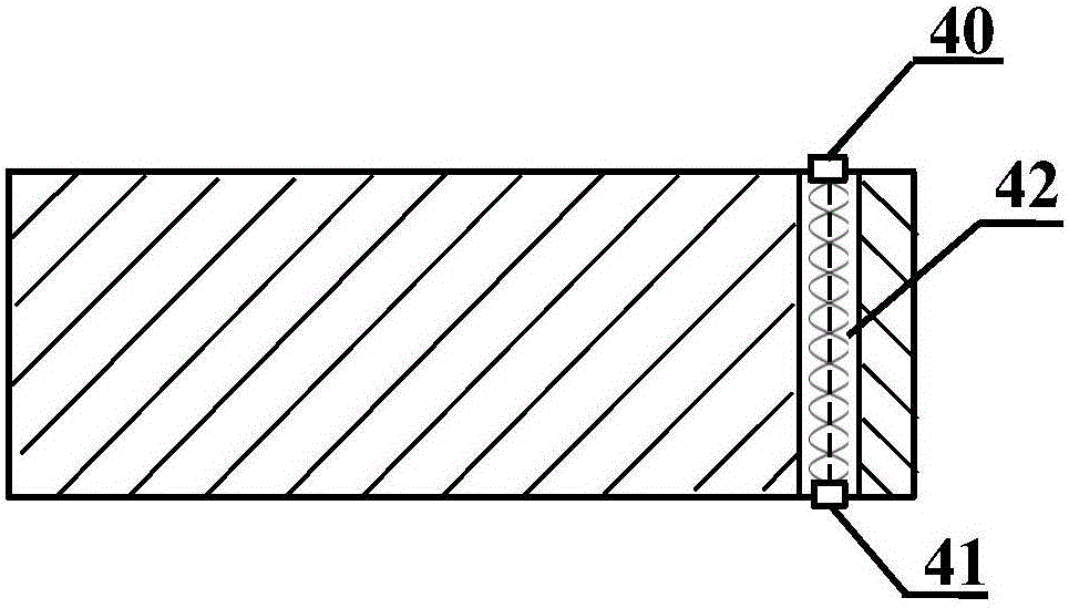 Device and method capable of simulating oil displacement efficiencies of oil layers with different dip angles