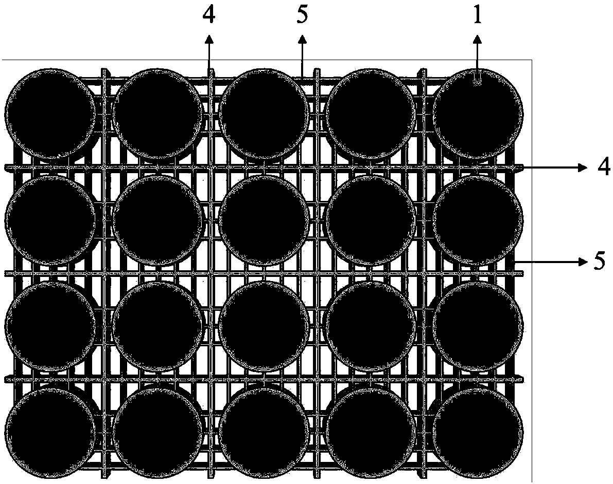 Cooling-fin cylindrical battery pack heat dissipation device and method employing composite phase changing material