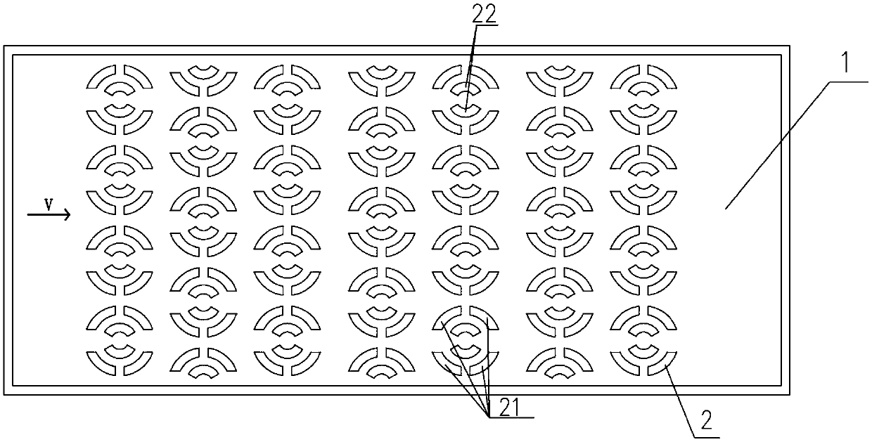 A kind of microchannel heat exchanger with multi-flow channel interconnection structure and its manufacturing method