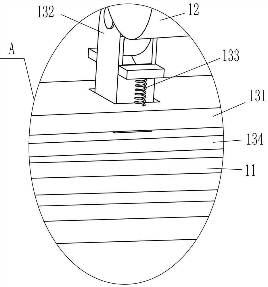 A kind of equipment for batch removal of snail tails for snail processing