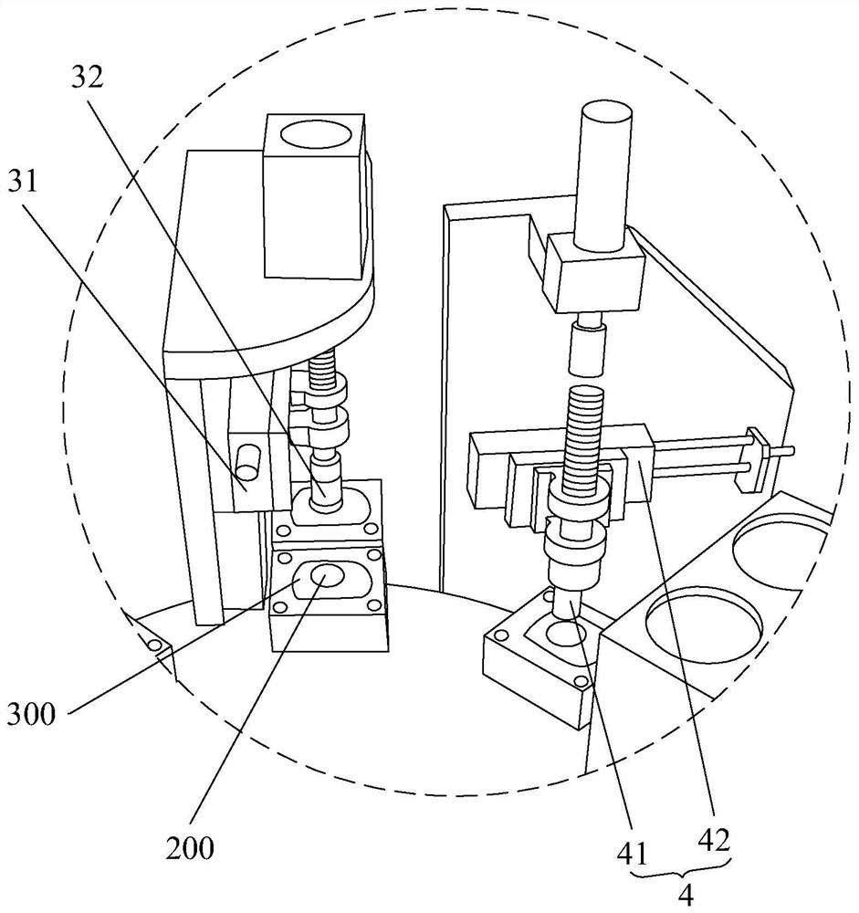 Automatic button assembling equipment