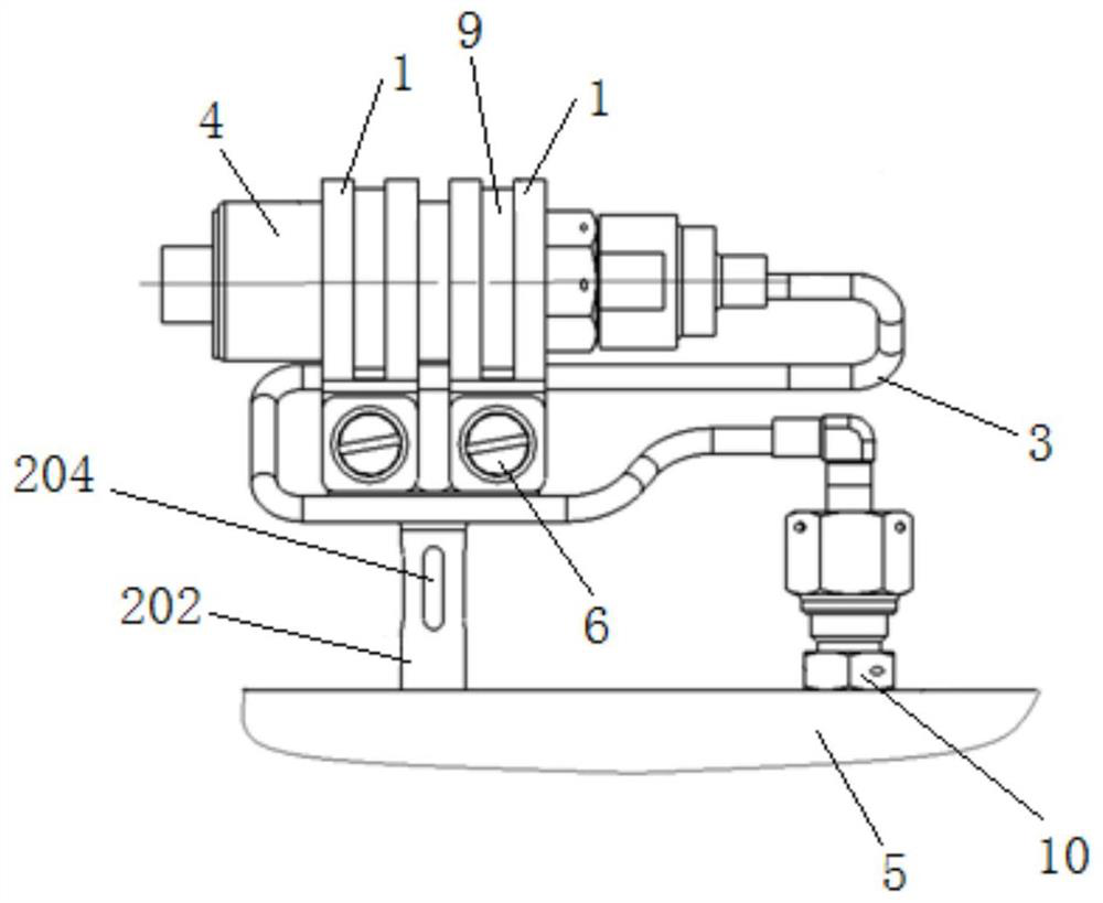 A thermal protection installation structure of a pressure sensor in a narrow space