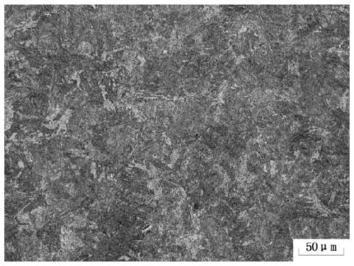 Niobium-containing axle for urban rails and subways and heat treatment technology thereof