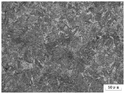 Niobium-containing axle for urban rails and subways and heat treatment technology thereof