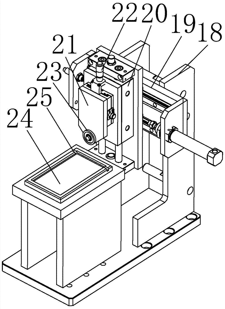 A pole piece feeding and rolling device