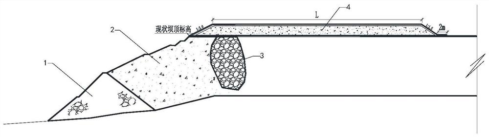 Upstream type high-strength reinforced wide-top damming method and structure for fine-particle tailings