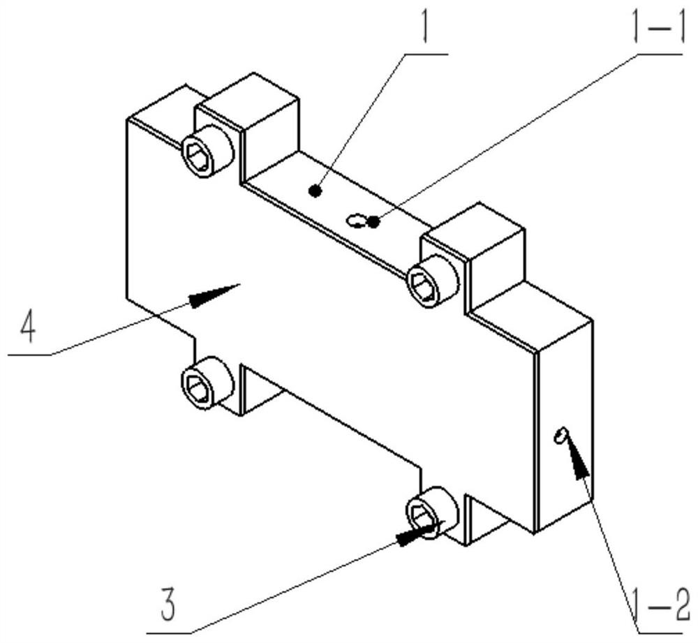 A Piezoelectric Pump with Integrated Valve Based on Rhombus Amplifying Mechanism