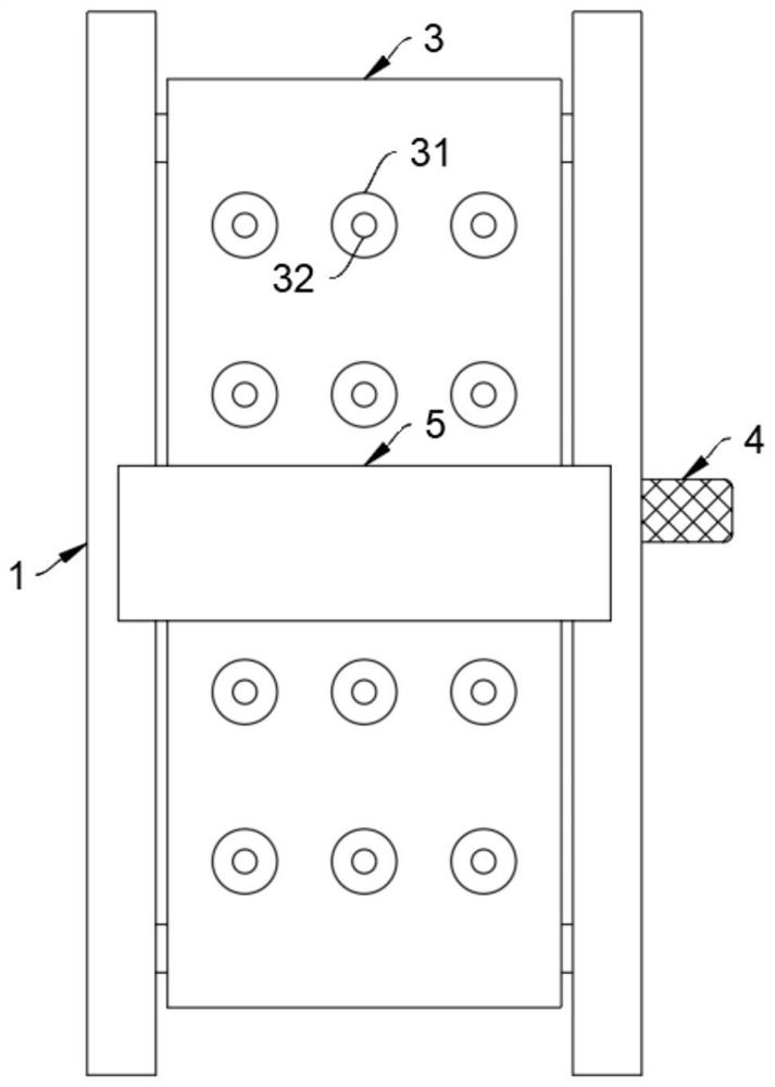 A convenient stepping type yellow peach pitting equipment and its application method