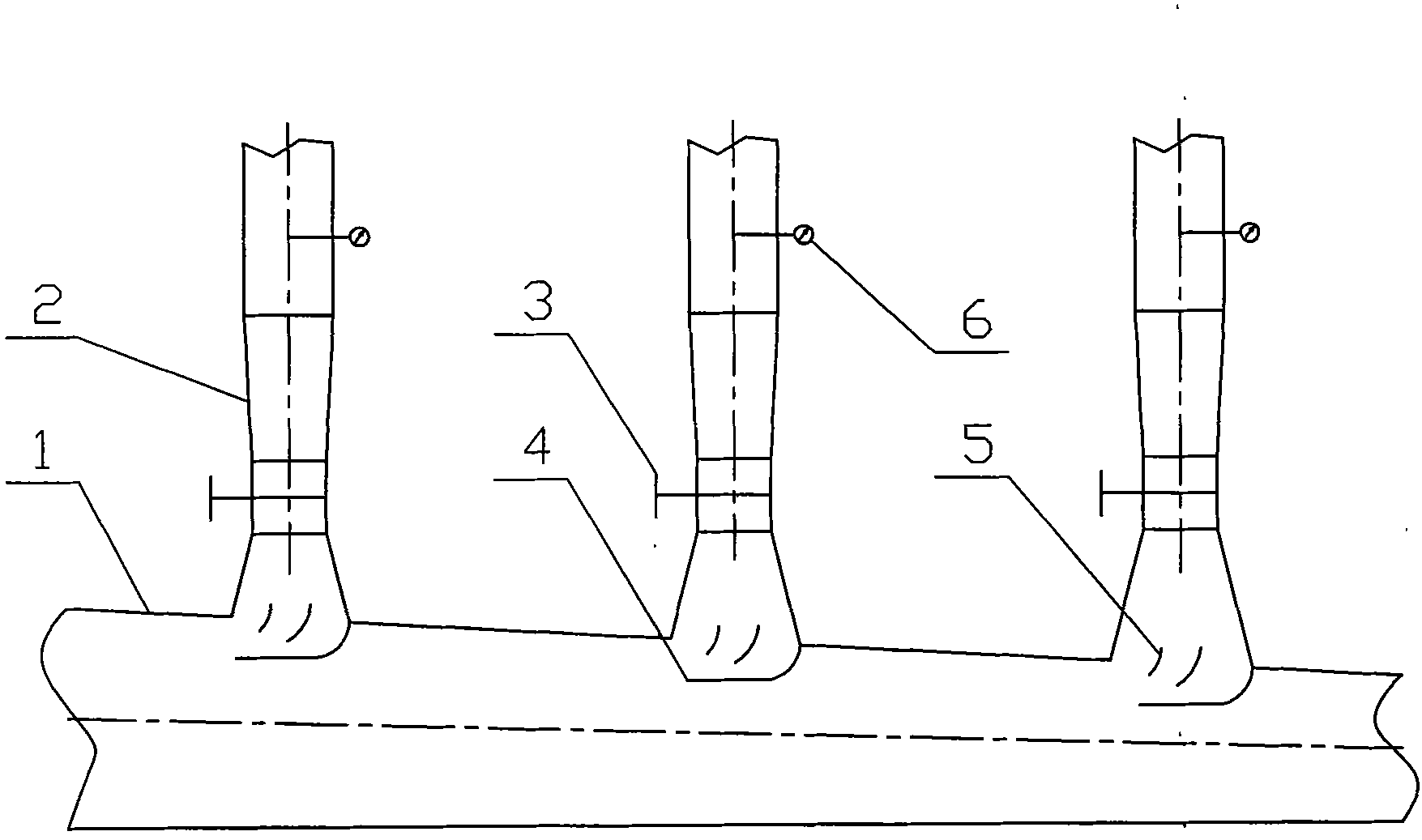 Pipeline structure for equally distributing purifying smoke pipe air quantity