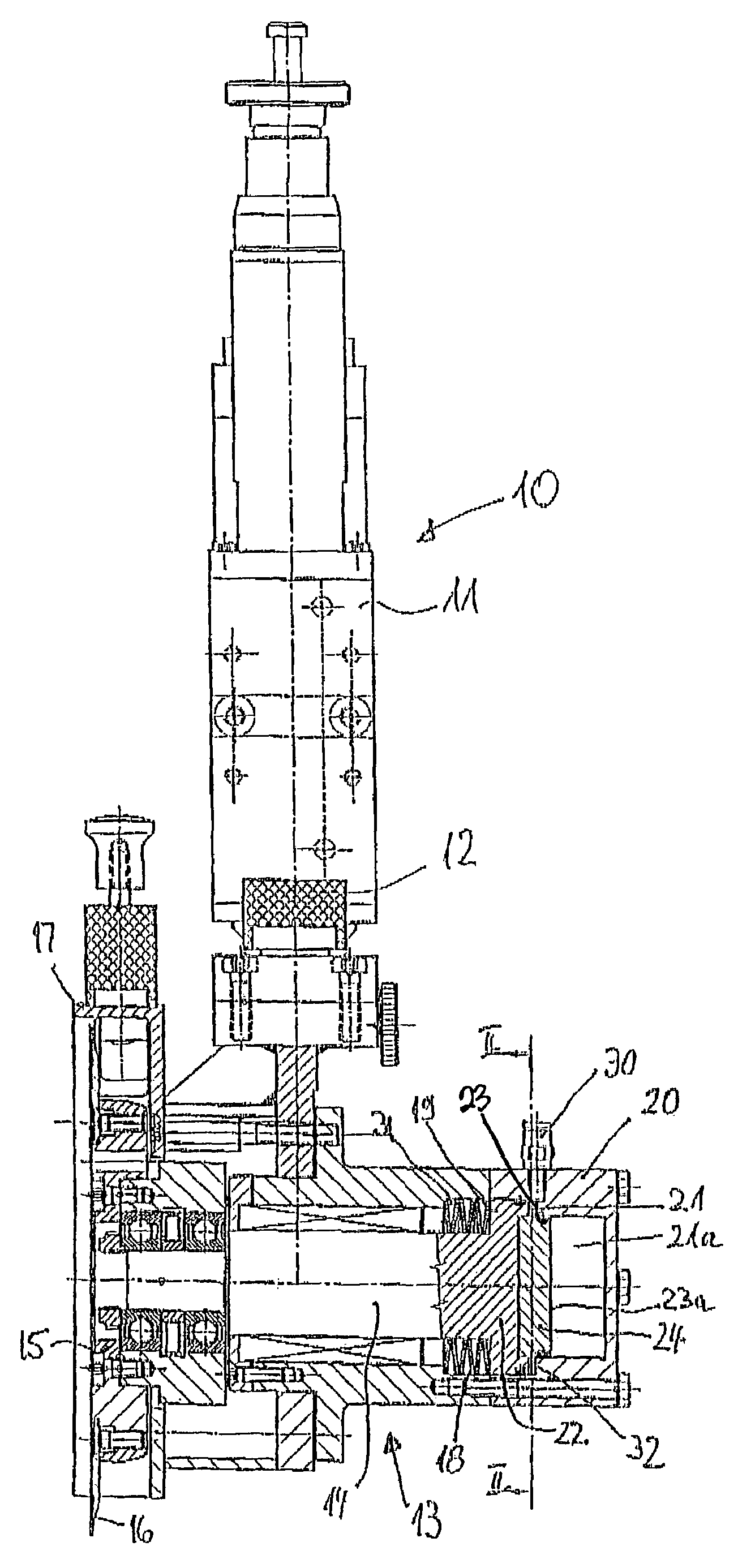 Blade holder having displacement-dependent spring force compensation