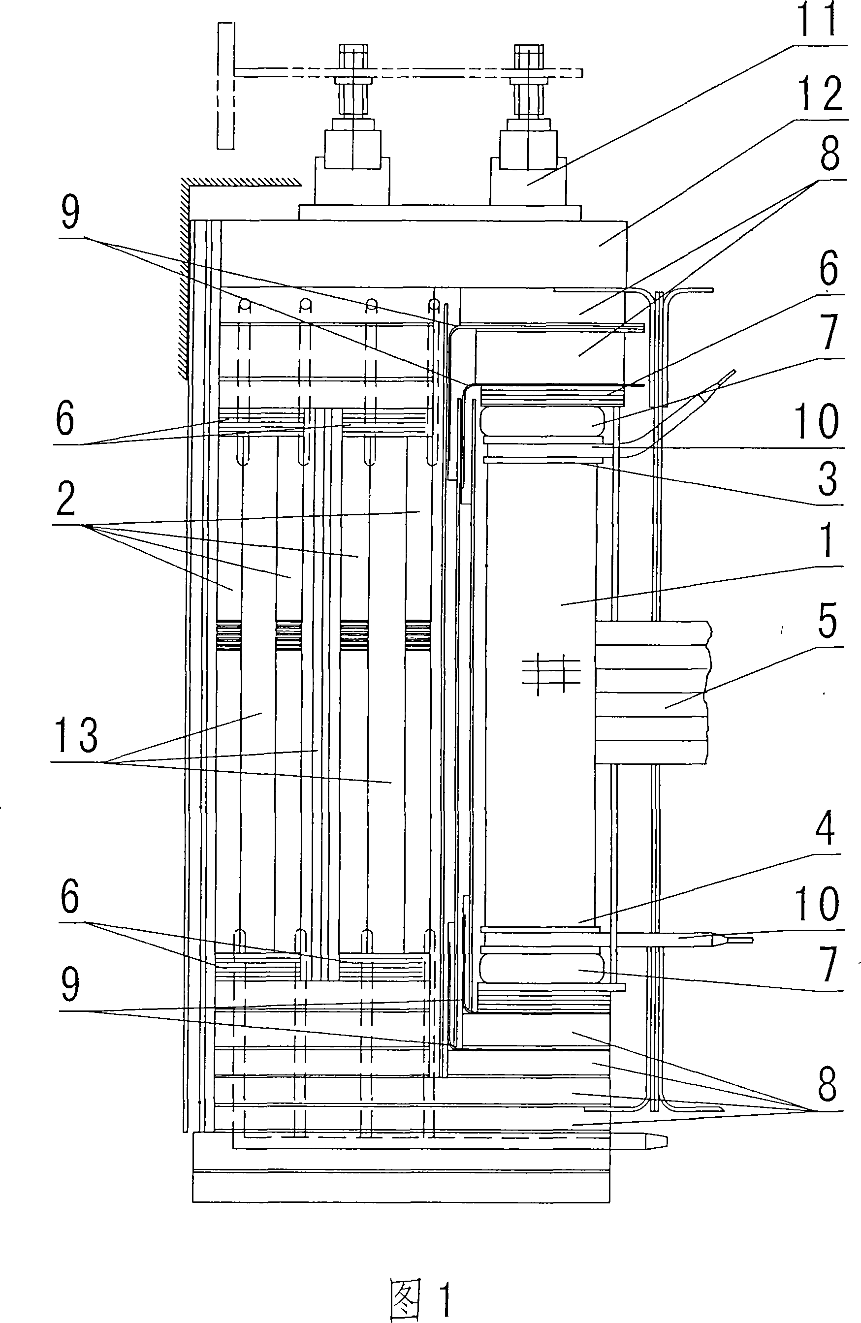 Body structure of single-phase traction transformer