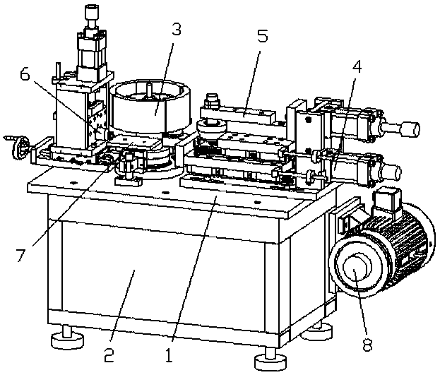 Pipe expanding machine capable of carrying out clamping