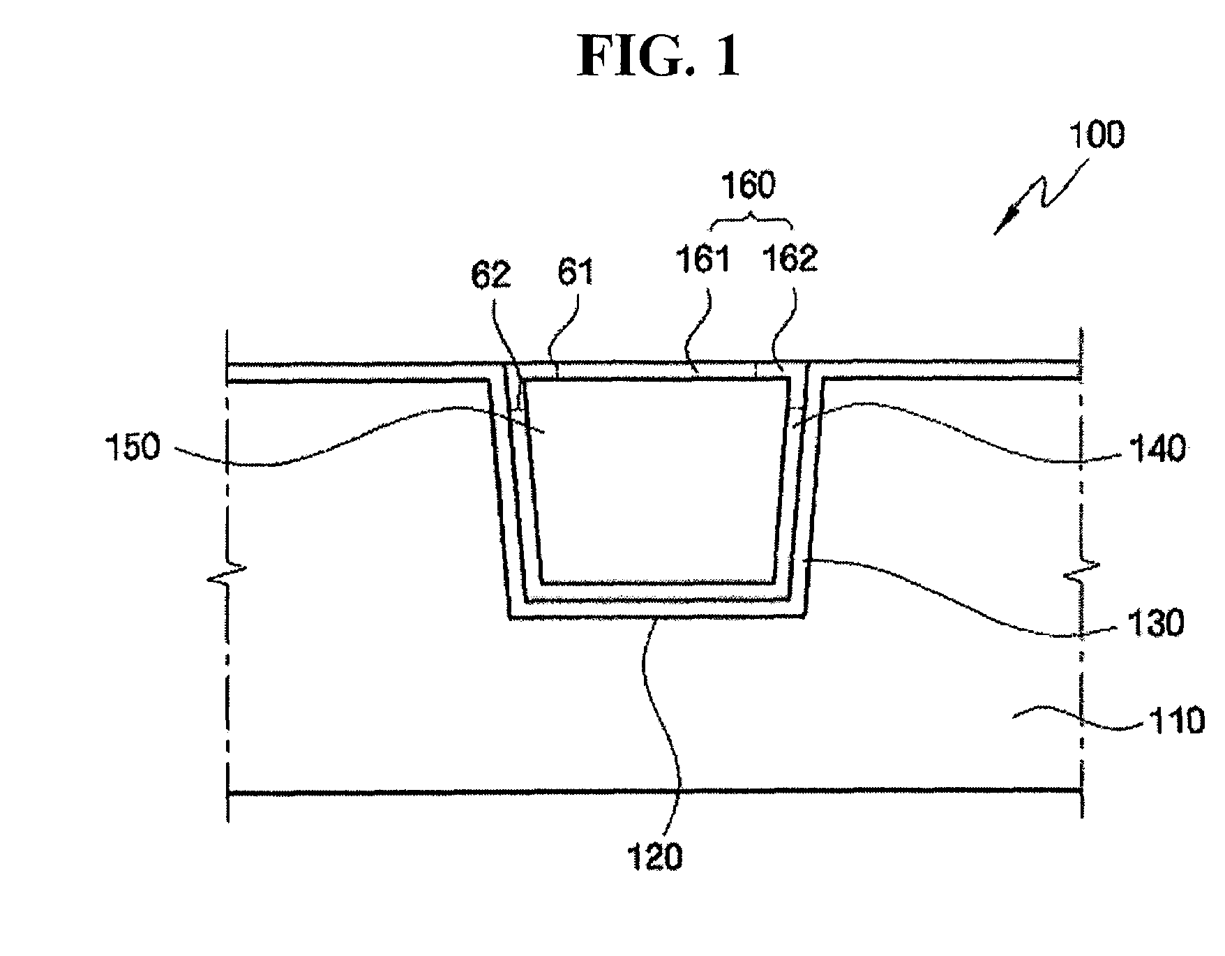 Trench isolation type semiconductor device which prevents a recess from being formed in a field region