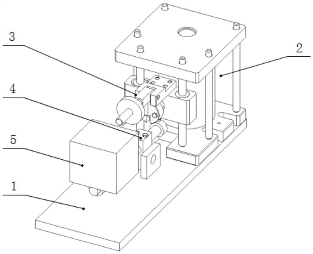 A device and method for measuring deformation of large components in a closed heating furnace