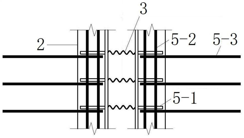 Telescopic device for wave-shaped slab staggering prevention and aging prevention continuous reinforced concrete road surfaces