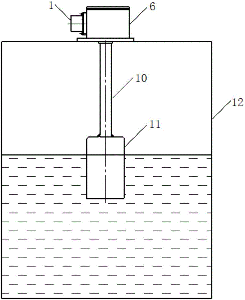 Capacitance-type delayed oil level signal device