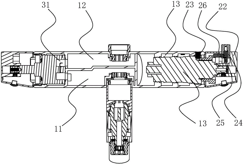 Constant-temperature water discharging assembly facilitating mounting