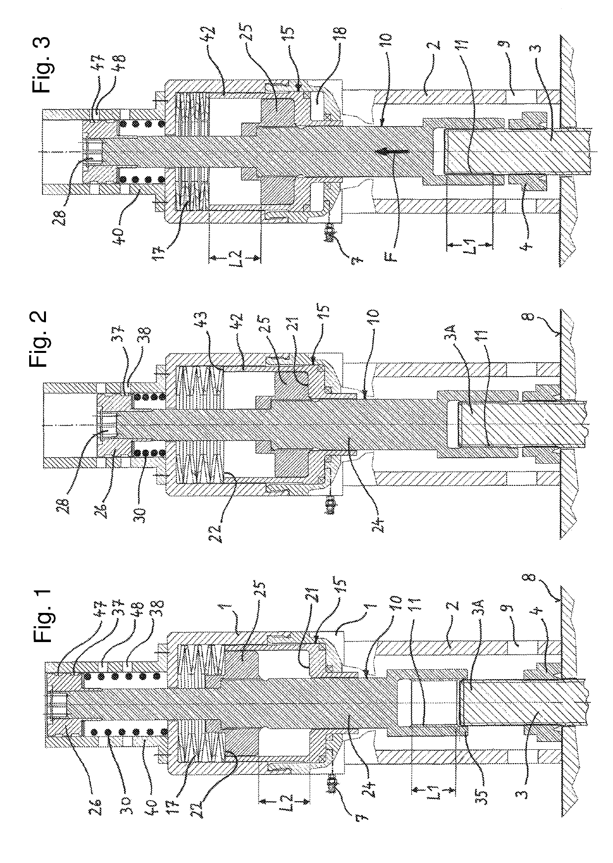 Tensioning device for extending a threaded bolt