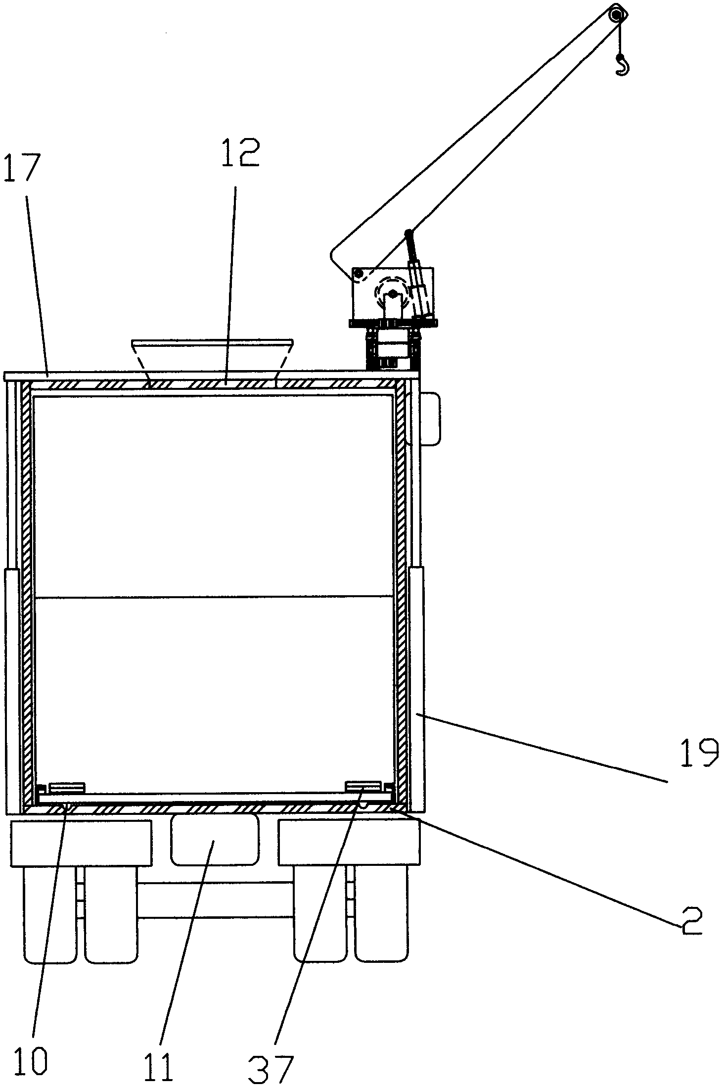 Transport vehicle for hoisting, compacting and unloading rubbish