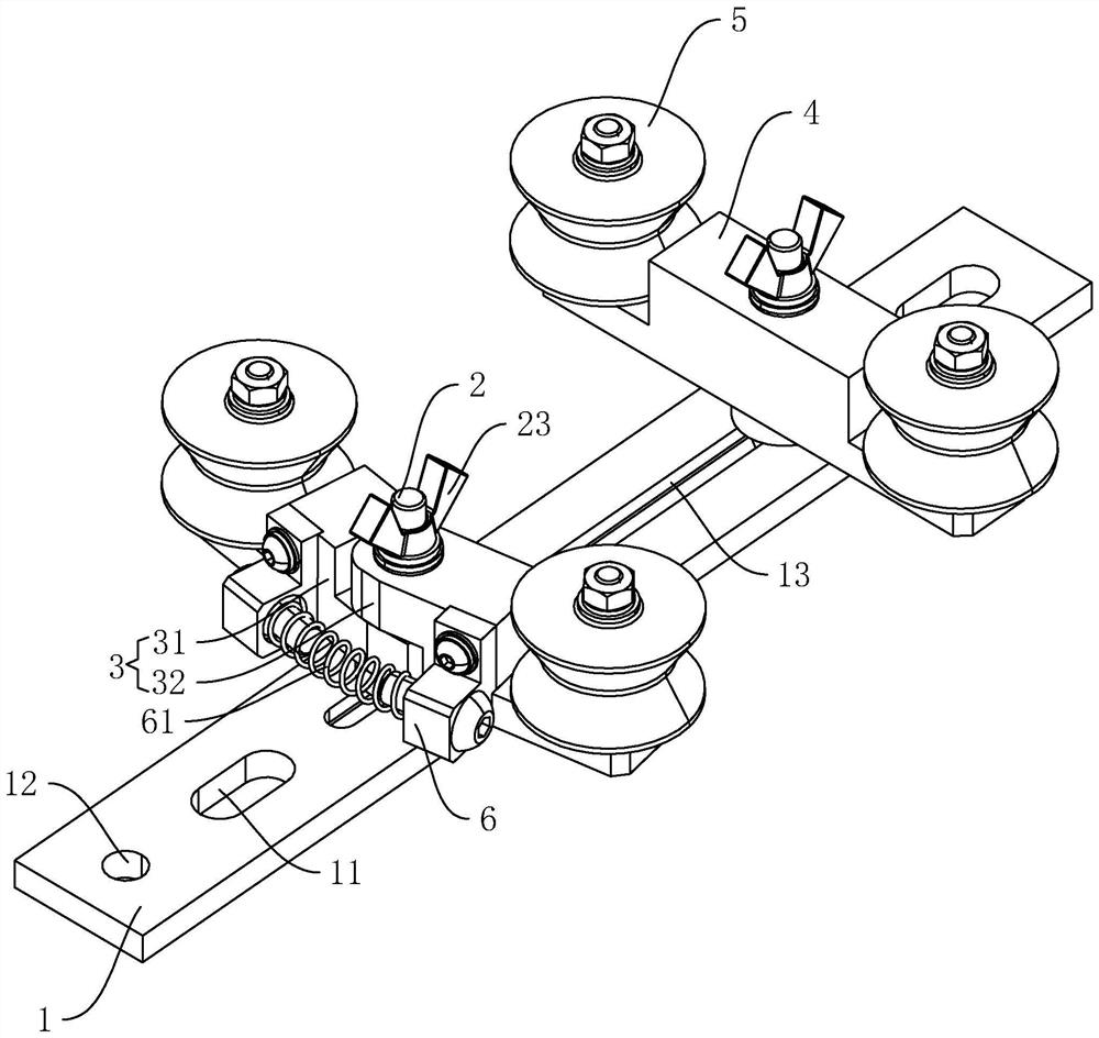 Roll-to-roll type continuous electroplating conductive device