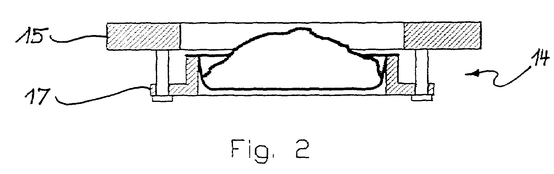 Method and packaging machine for packaging a product arranged in a tray