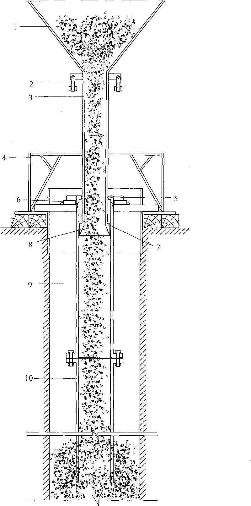 Feeding device of pouring pile underwater concrete and pouring method thereof