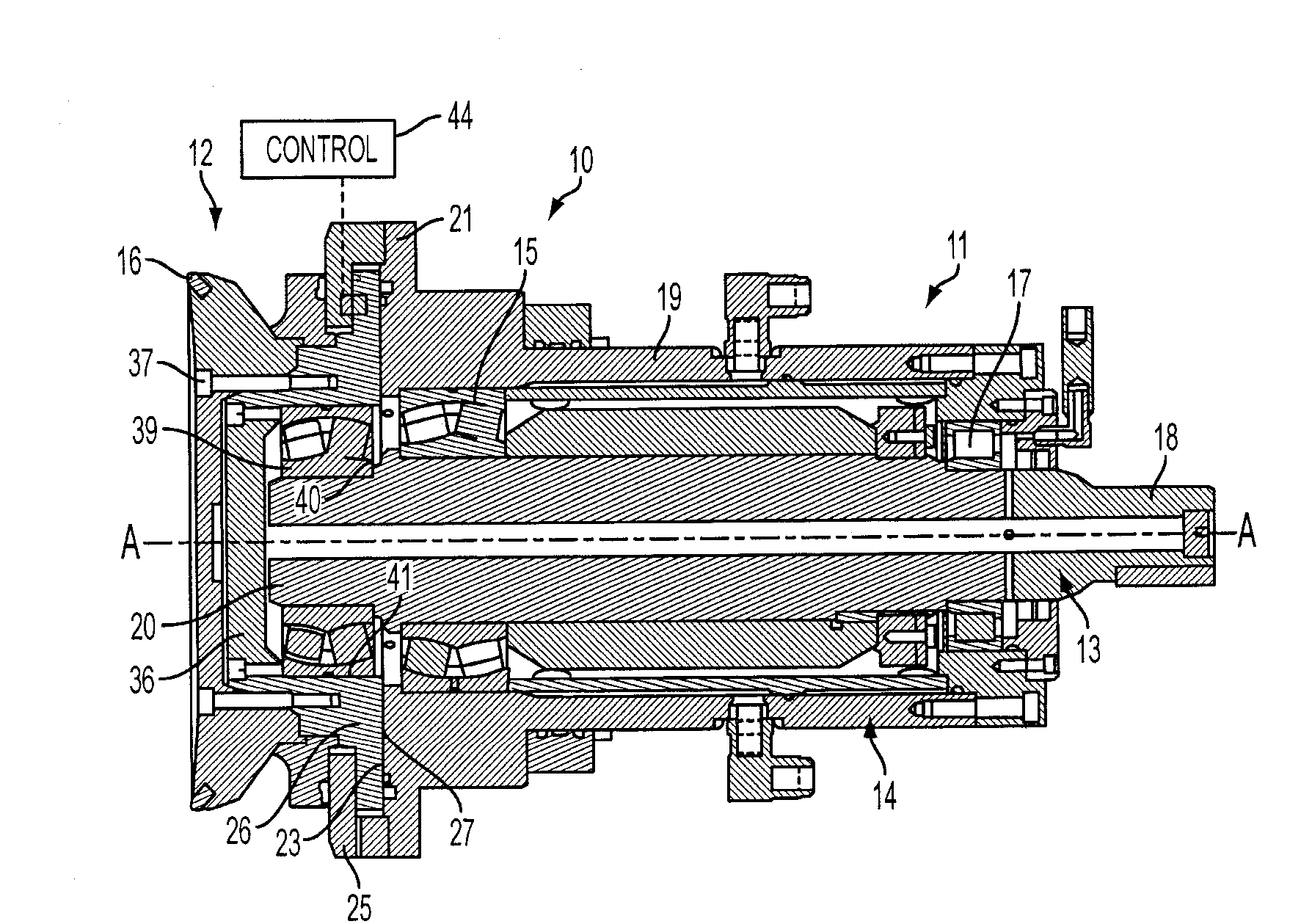 Mining machine with driven disc cutters