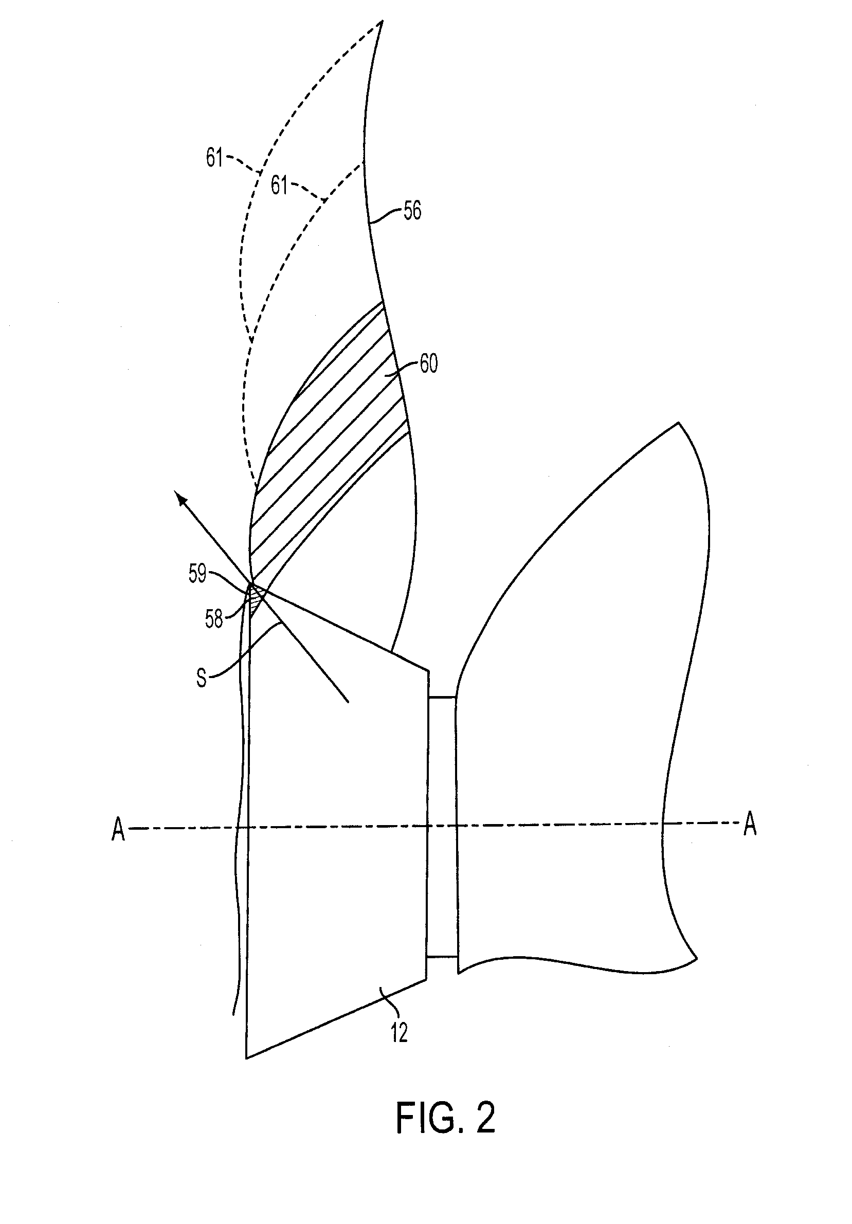 Mining machine with driven disc cutters